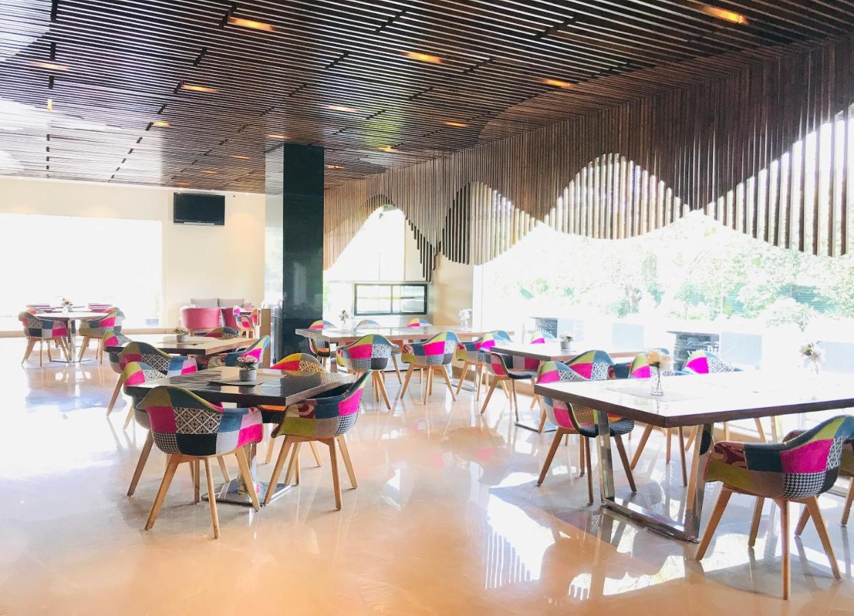 Golden Tulip City Centre Gurgaon Bagian luar foto