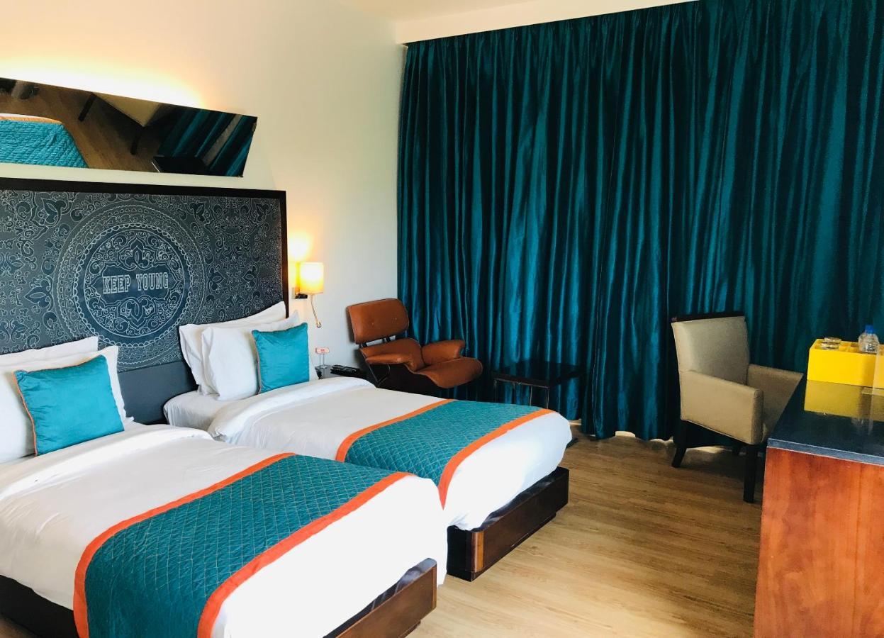 Golden Tulip City Centre Gurgaon Bagian luar foto