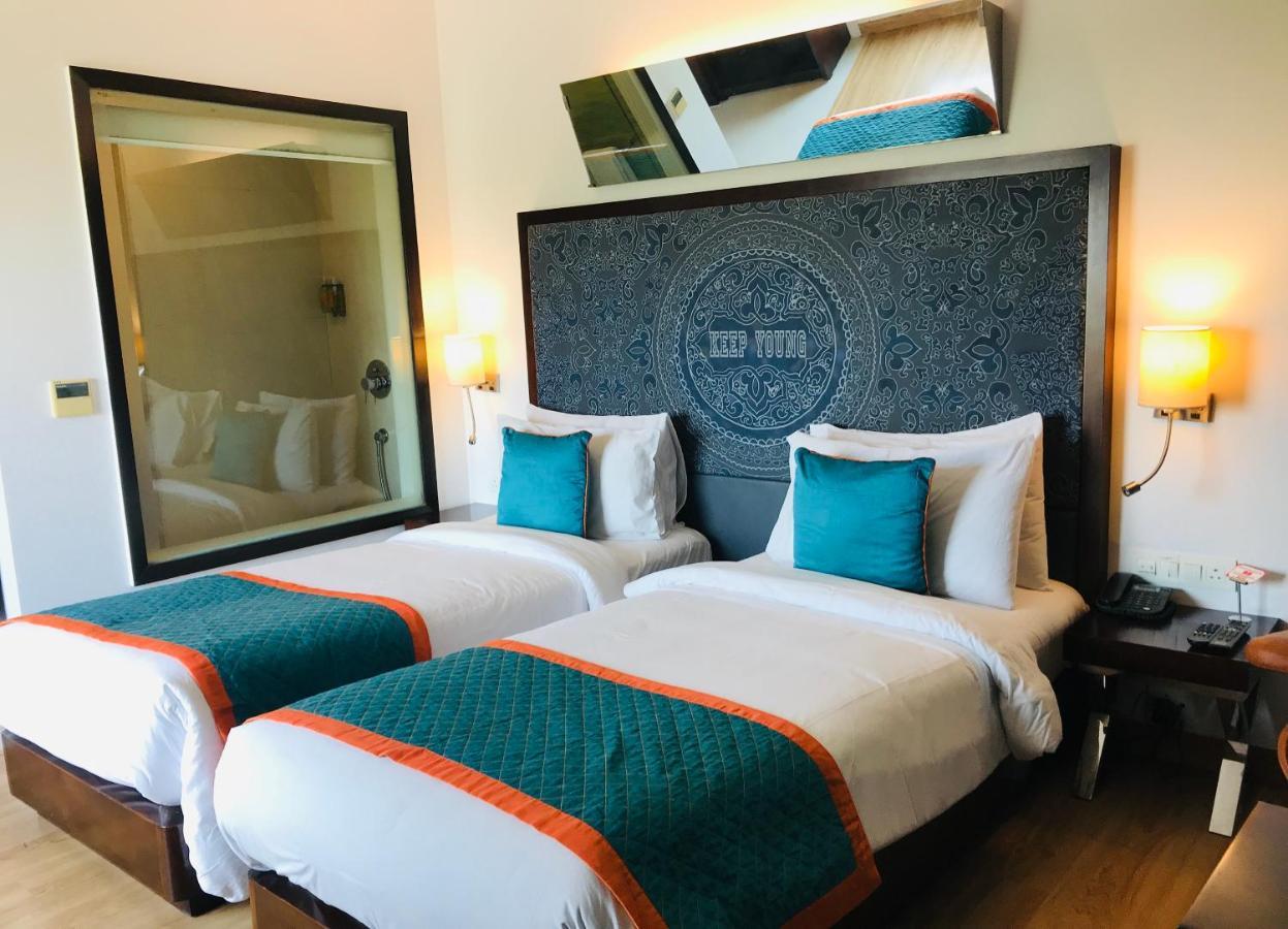 Golden Tulip City Centre Gurgaon Bagian luar foto